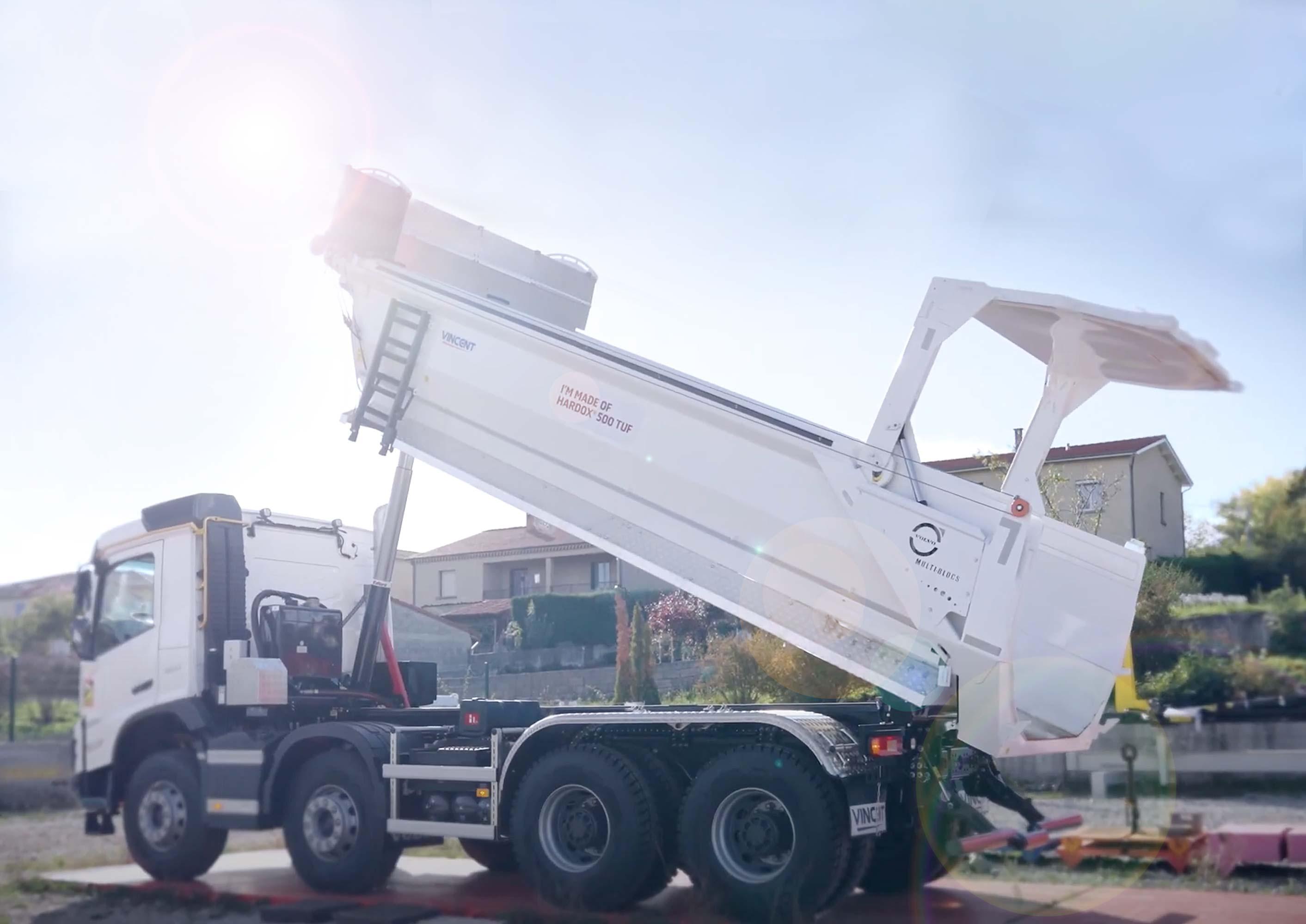 Tipping in action with equipment from Bennes Vincent.