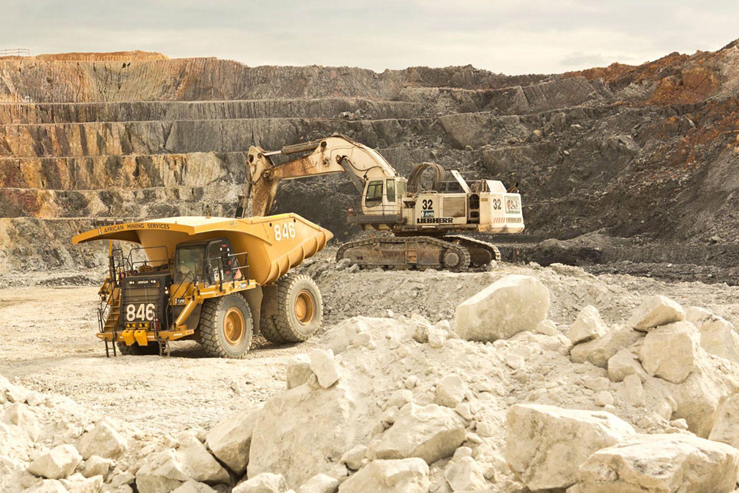 Open-pit mining with Schlam equipment.